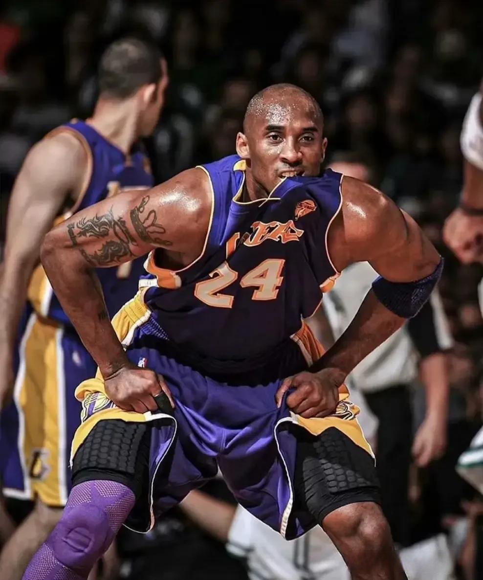 他在肘区短 他在肘区短